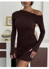 Kahverengi Tek Omuz Kayık Yaka Büzgülü Parmak Geçirmeli Mini Boy Candy Elbise