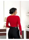 Kırmızı Gold Aksesuarlı Göğüs Dekolteli Uzun Kollu Candy Body Bluz