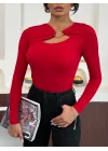 Kırmızı Gold Aksesuarlı Göğüs Dekolteli Uzun Kollu Candy Body Bluz
