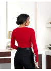 Kırmızı Gold Aksesuarlı Göğüs Dekolteli Uzun Kollu Candy Body Bluz