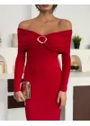 Kırmızı Madonna Yaka Gold Aksesuarlı Uzun Kollu Vucudu Saran Uzun Midi Boy Elbise