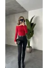 Kırmızı Tek Omuz Kayık Yaka Büzgülü Parmak Geçirmeli Body Bluz