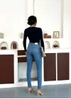 Lacivert Gold Aksesuarlı Göğüs Dekolteli Uzun Kollu Candy Body Bluz