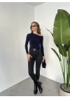 Lacivert Tek Omuz Kayık Yaka Büzgülü Parmak Geçirmeli Body Bluz