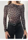 Leopar Tek Omuz Kayık Yaka Büzgülü Parmak Geçirmeli Body Bluz