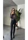 Leopar Tek Omuz Kayık Yaka Büzgülü Parmak Geçirmeli Body Bluz