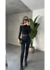 Siyah Tek Omuz Kayık Yaka Büzgülü Parmak Geçirmeli Body Bluz