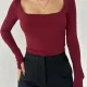Bordo Kare Yaka Parmak Geçirmeli Uzun Kol Candy Body Bluz