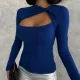 Saks Mavisi Burgu Detaylı Dekolteli Parmak Geçirmeli Body Bluz