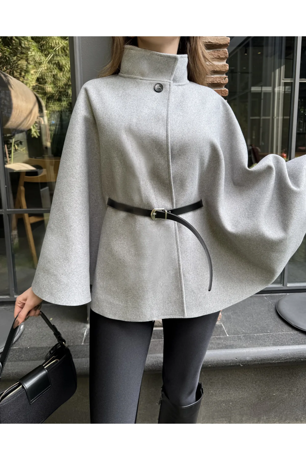 Gri Kemerli Dik Yaka Düğmeli Kaşe Pelerin Panço