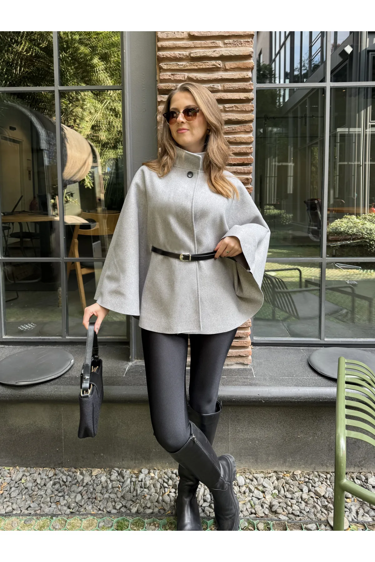 Gri Kemerli Dik Yaka Düğmeli Kaşe Pelerin Panço