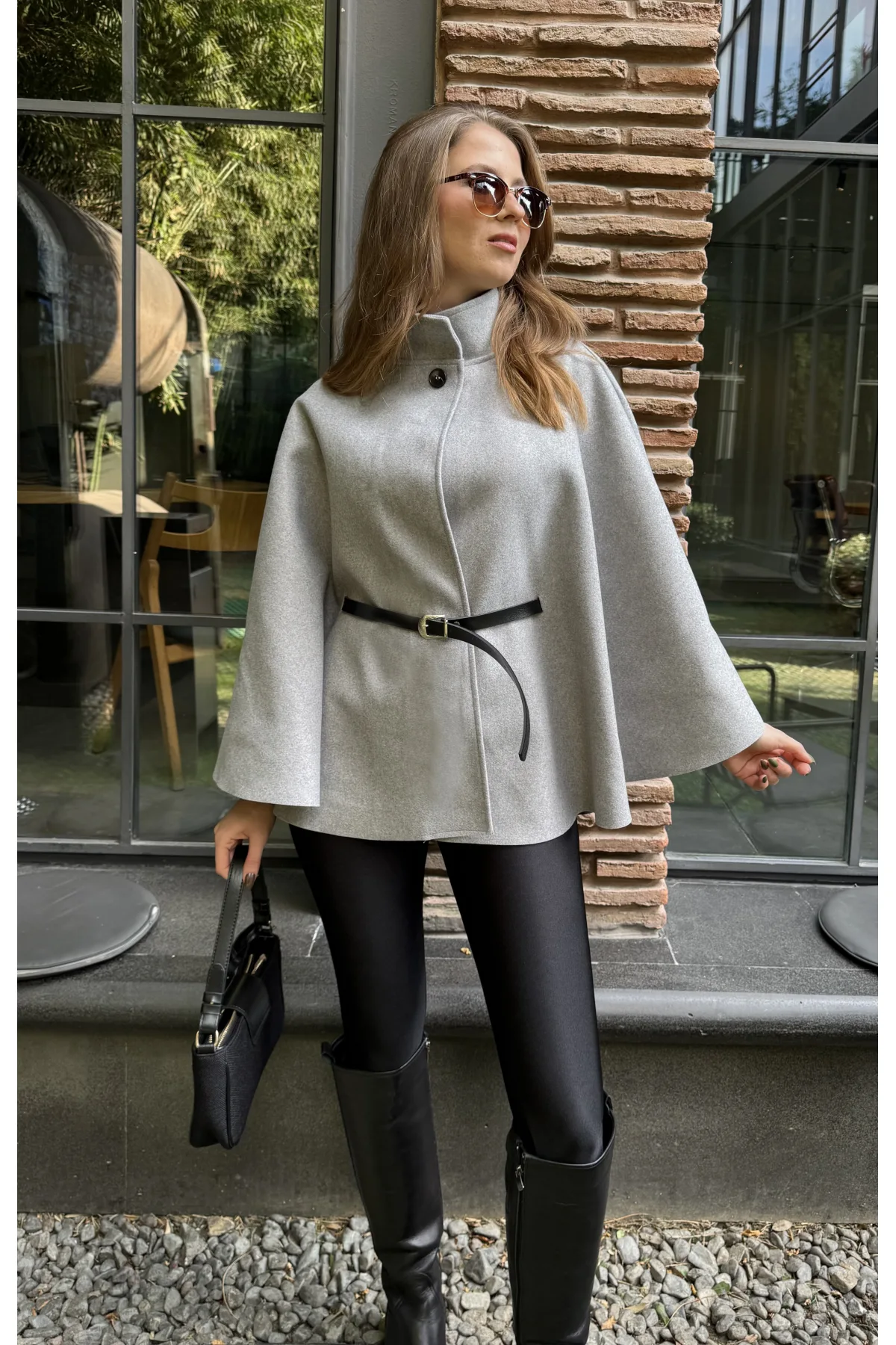 Gri Kemerli Dik Yaka Düğmeli Kaşe Pelerin Panço