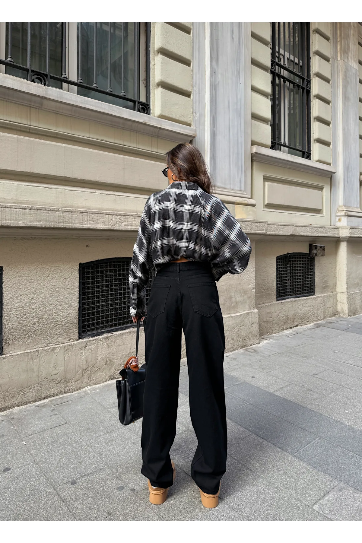 Siyah Kemerinde Tokalı Yıkamalı Baggy Geniş Paça Yüksek Bel Oturtmalı Jean Kot Pantolon