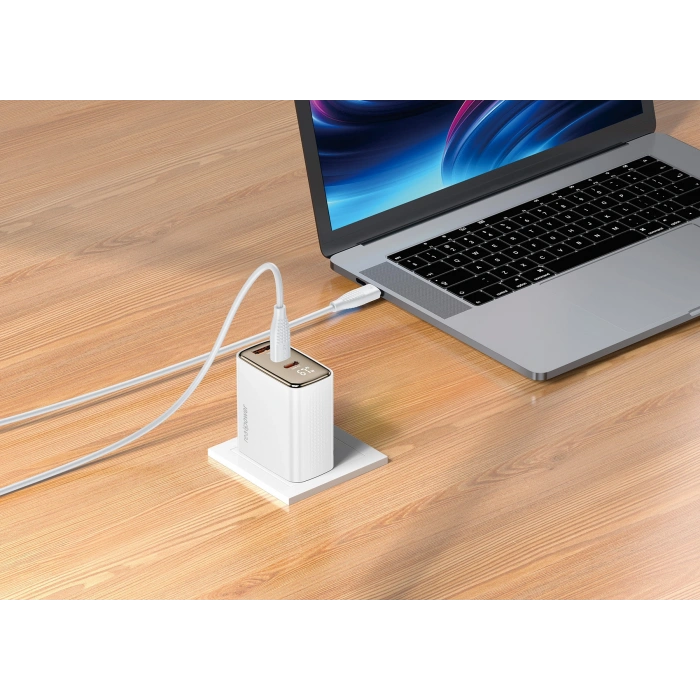 Realpower 67W GaN 3 Çıkışlı USB-C1/C2/A Dijital Göstergeli PD Hızlı Şarj Adaptörü Şarj Aleti ve 100W USB-C to USB-C Kablo Seti Beyaz TCS67WWH