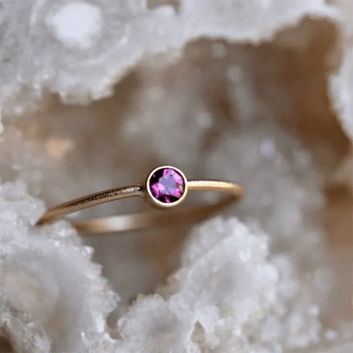 14 Ayar Altın Minimal Taşlı Yüzük