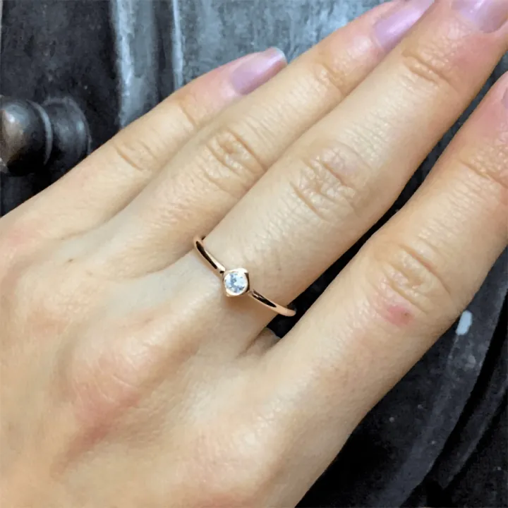 14 Ayar Altın Minimal Taşlı Yüzük