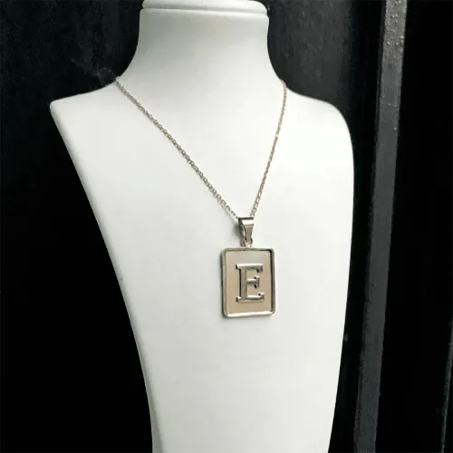 14 Ayar Altın Dikdörtgen Plaka Harf Kolye