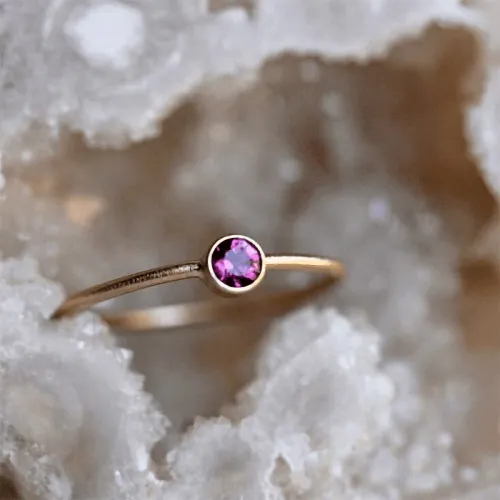 14 Ayar Altın Minimal Taşlı Yüzük