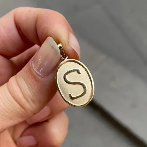 14 Ayar Altın Oval Plaka Harf Kolye Ucu