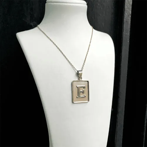 Dikdörtgen Plaka Harf Kolye