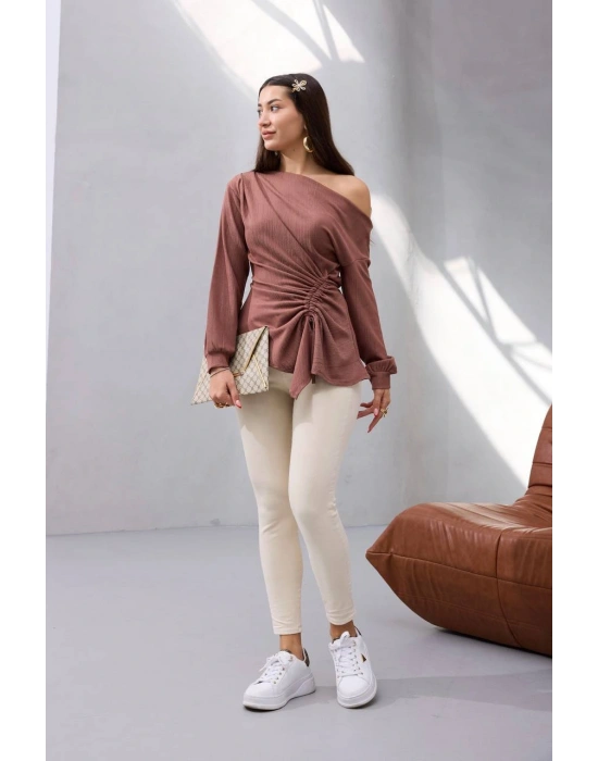 Düşük Omuz Yanadn Büzgülü Asimetrik Bluz