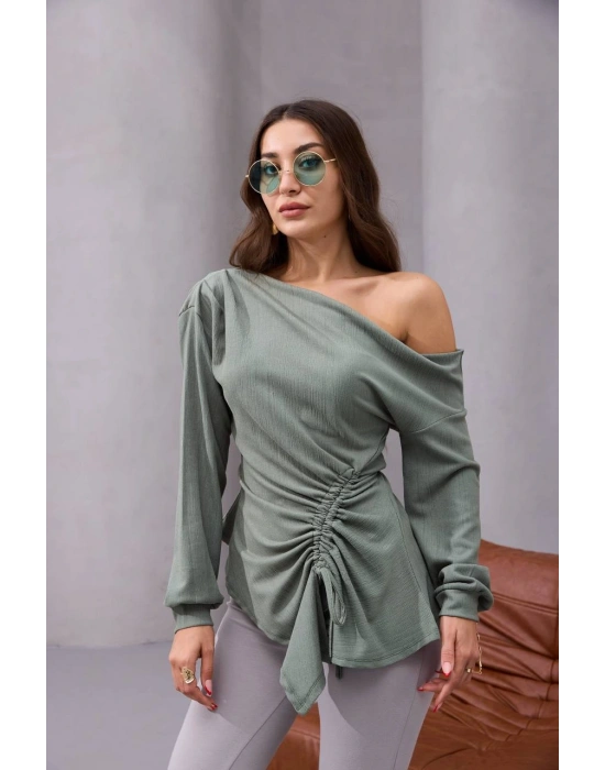 Düşük Omuz Yanadn Büzgülü Asimetrik Bluz