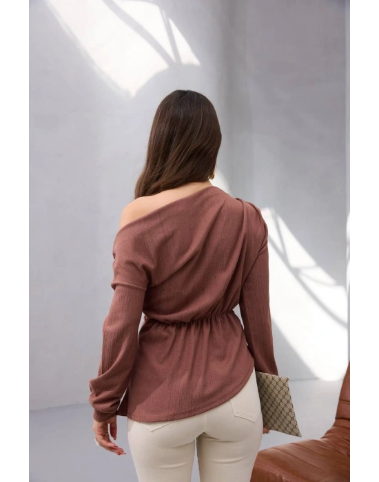 Düşük Omuz Yanadn Büzgülü Asimetrik Bluz