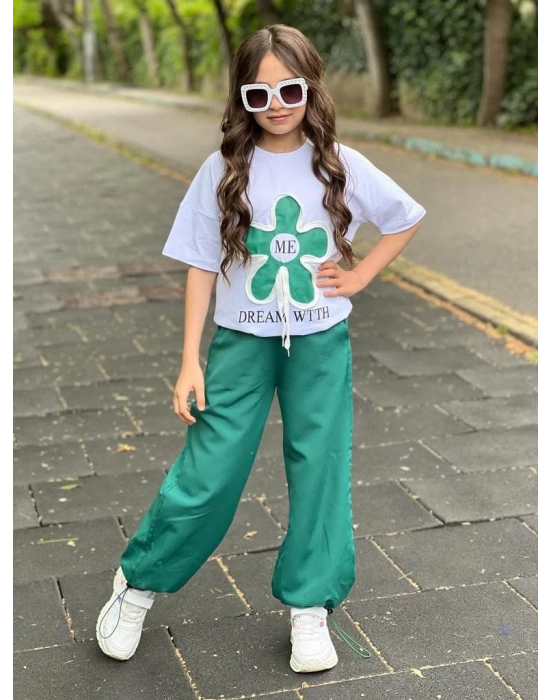 Yeşil Paça Lastikli Bol Kesim Keten Pantolon Çiçek Nakışlı Pamuk Penye T-Shırt