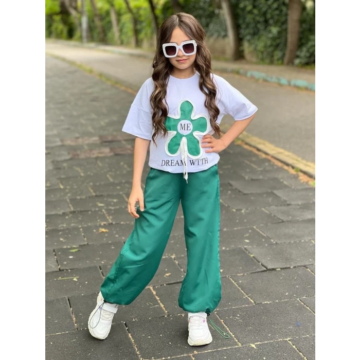 Yeşil Paça Lastikli Bol Kesim Keten Pantolon Çiçek Nakışlı Pamuk Penye T-Shırt