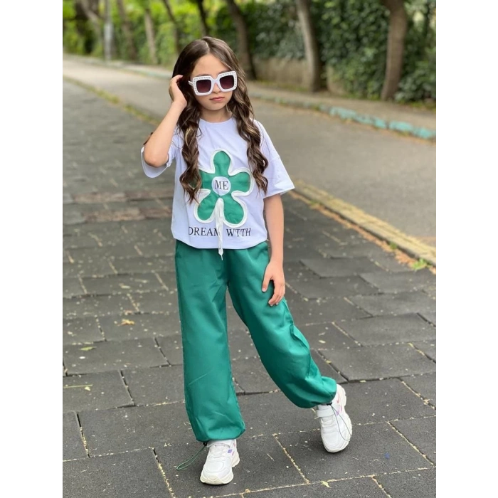 Yeşil Paça Lastikli Bol Kesim Keten Pantolon Çiçek Nakışlı Pamuk Penye T-Shırt