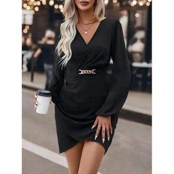 Kurvaze Yaka Uzun Kol Toka Detaylı Kadın Elbise