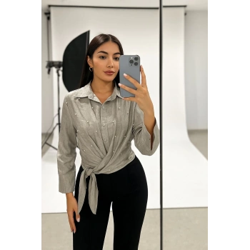 Tensel Kumaş İnci Çakma Detaylı Belden Bağlamalı Kadın Gömlek Gri