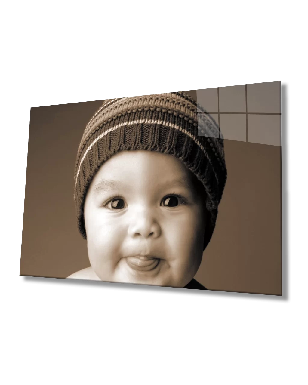 TEKNOO- Baby with Brown Hat Glass Painting