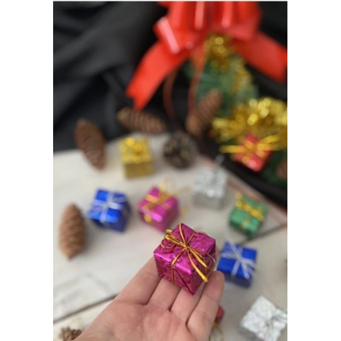 12 Adet Hediye Paketi  Renkli Noel  Yılbaşı Çam Ağacı Süsü 3 cm