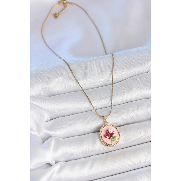 316L Çelik Gold Renk Zincir Pembe Mineli İncili Çiçek İşlemeli Portre Model Kadın Kolye - TJ-BKO10155
