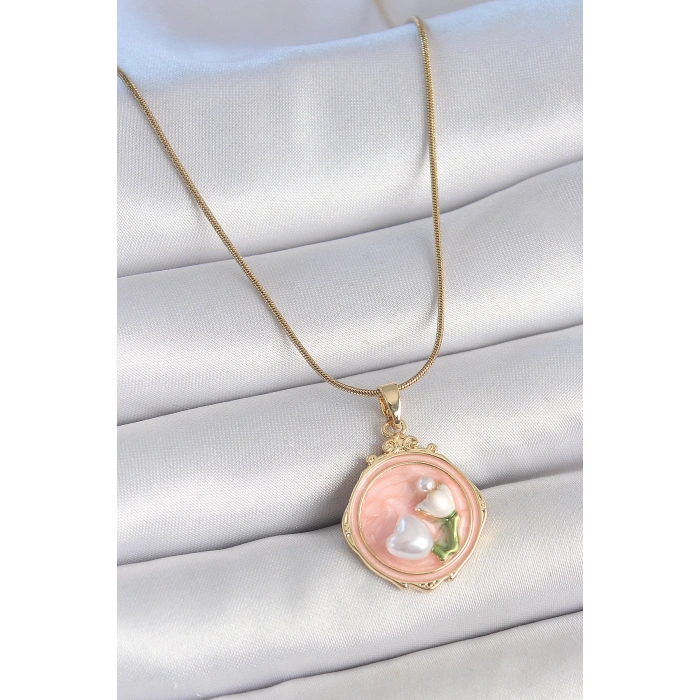 316L Çelik Gold Renk Zincir Pembe Mineli İncili Çiçek İşlemeli Portre Model Kadın Kolye - TJ-BKO10151