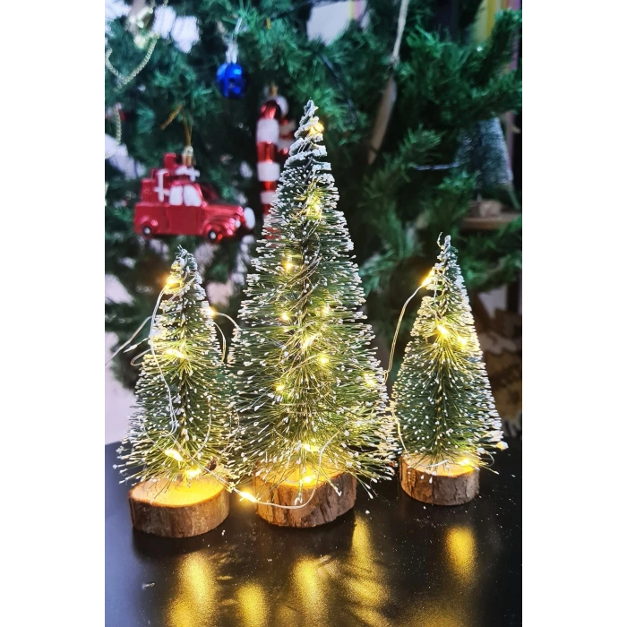 3’lü Mini Masa Üstü Yılbaşı Ağacı Seti (15 cm – 10 cm – 8 cm) | Dekoratif LED Işıklı Çam Ağaçları