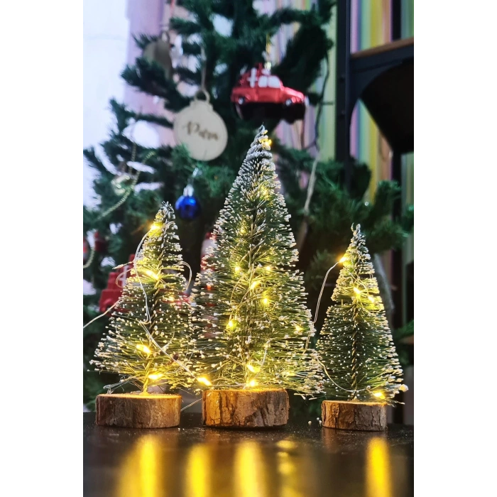 3’lü Mini Masa Üstü Yılbaşı Ağacı Seti (15 cm – 10 cm – 8 cm) | Dekoratif LED Işıklı Çam Ağaçları