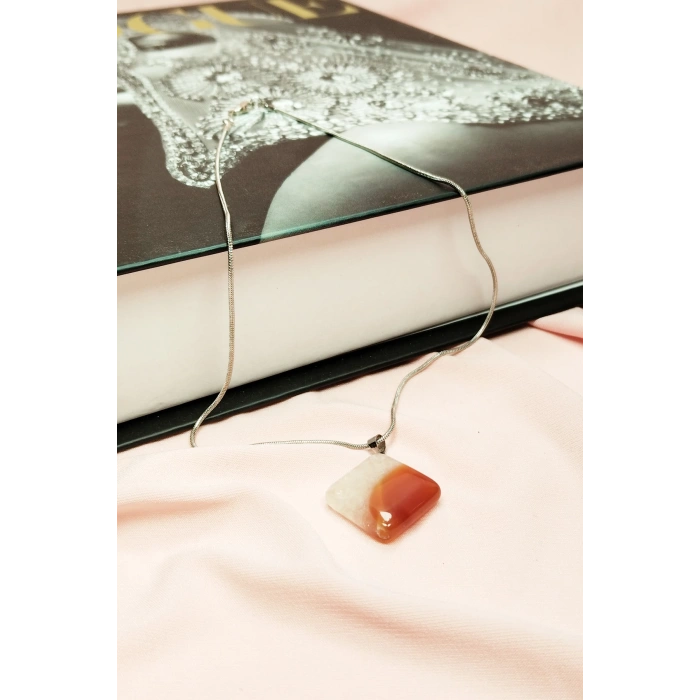 Akik Doğal Taşı Zincirli El Yapımı Kolye Uç: 3 cm Zincir: 20 cm kutulu