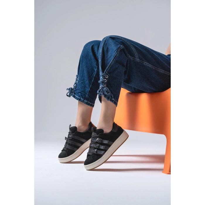 Alfreda Siyah Süet Toka Detaylı Spor Ayakkabı