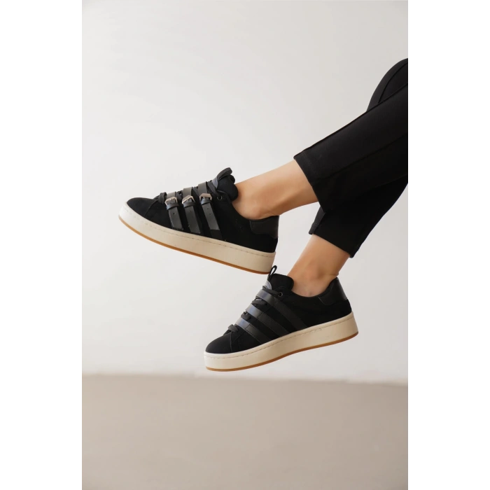 Alfreda Siyah Süet Toka Detaylı Spor Ayakkabı