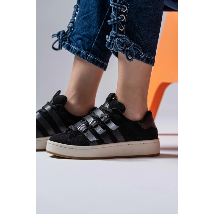 Alfreda Siyah Süet Toka Detaylı Spor Ayakkabı