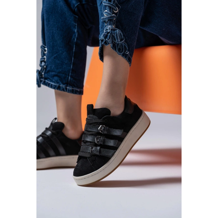 Alfreda Siyah Süet Toka Detaylı Spor Ayakkabı