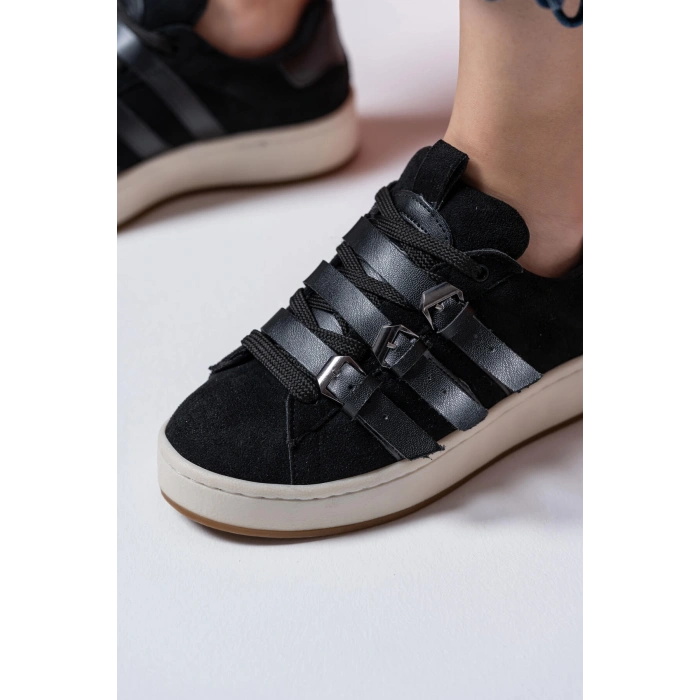 Alfreda Siyah Süet Toka Detaylı Spor Ayakkabı