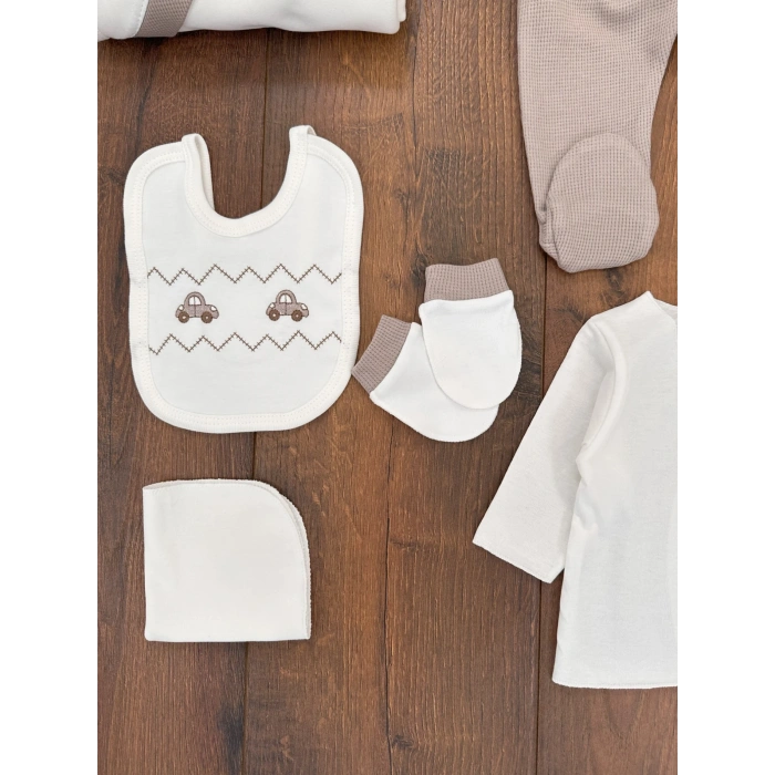Araba Desenli Papyonlu 10 Parça Erkek Bebek Hastane Çıkışı Kutulu %100 Pamuk