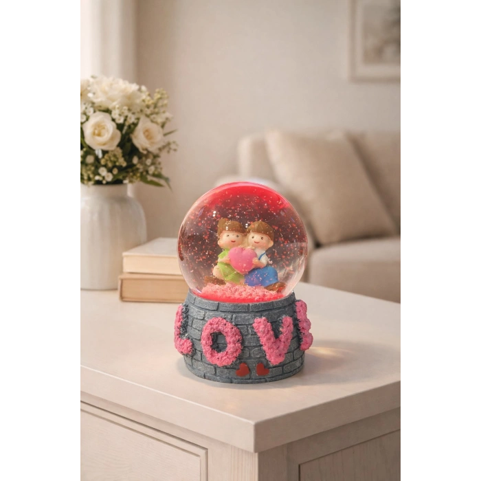 Aşk Temalı Led Işıklı Kar Küresi 9 cm – Romantik & Anlamlı Sevgili Hediyesi