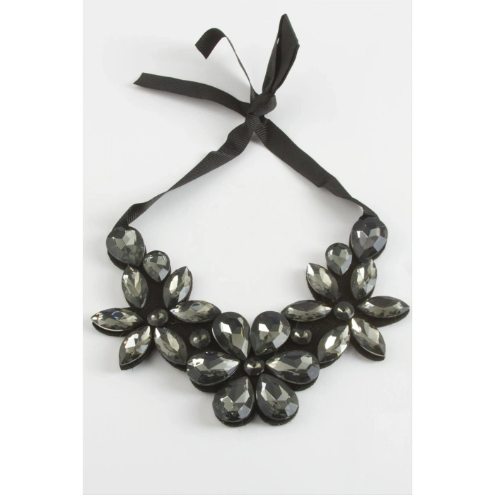 Çiçek Taşlı Yaka Kolye