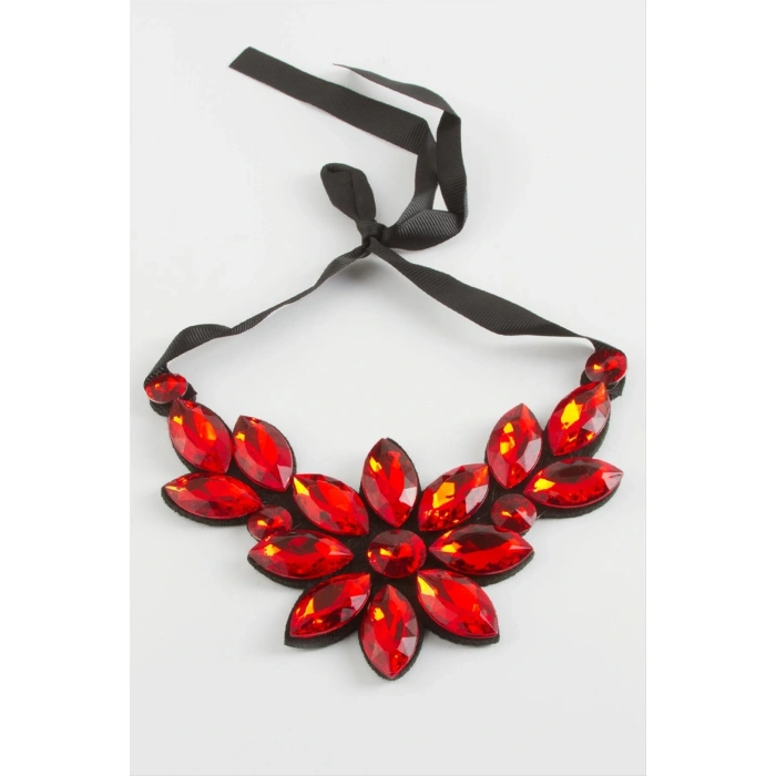 Çiçek Taşlı Yaka Kolye