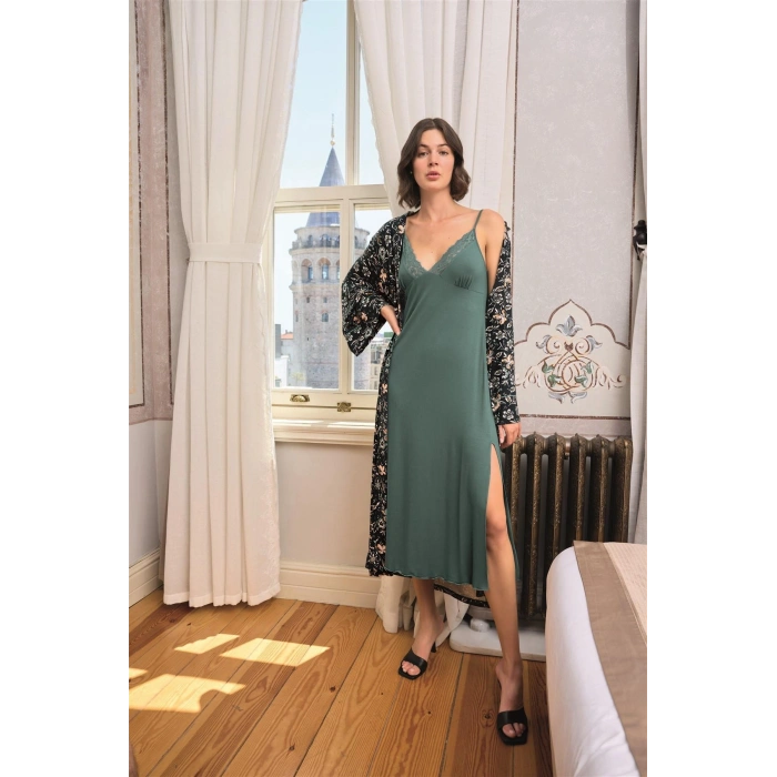 Çiçek Ve Yaprak Desenli Dantelli Ve Dekolteli Büyük Beden Sabahlık Takımı