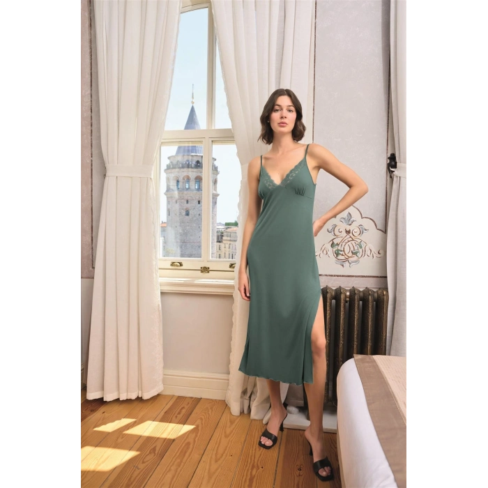 Çiçek Ve Yaprak Desenli Dantelli Ve Dekolteli Sabahlık Takımı